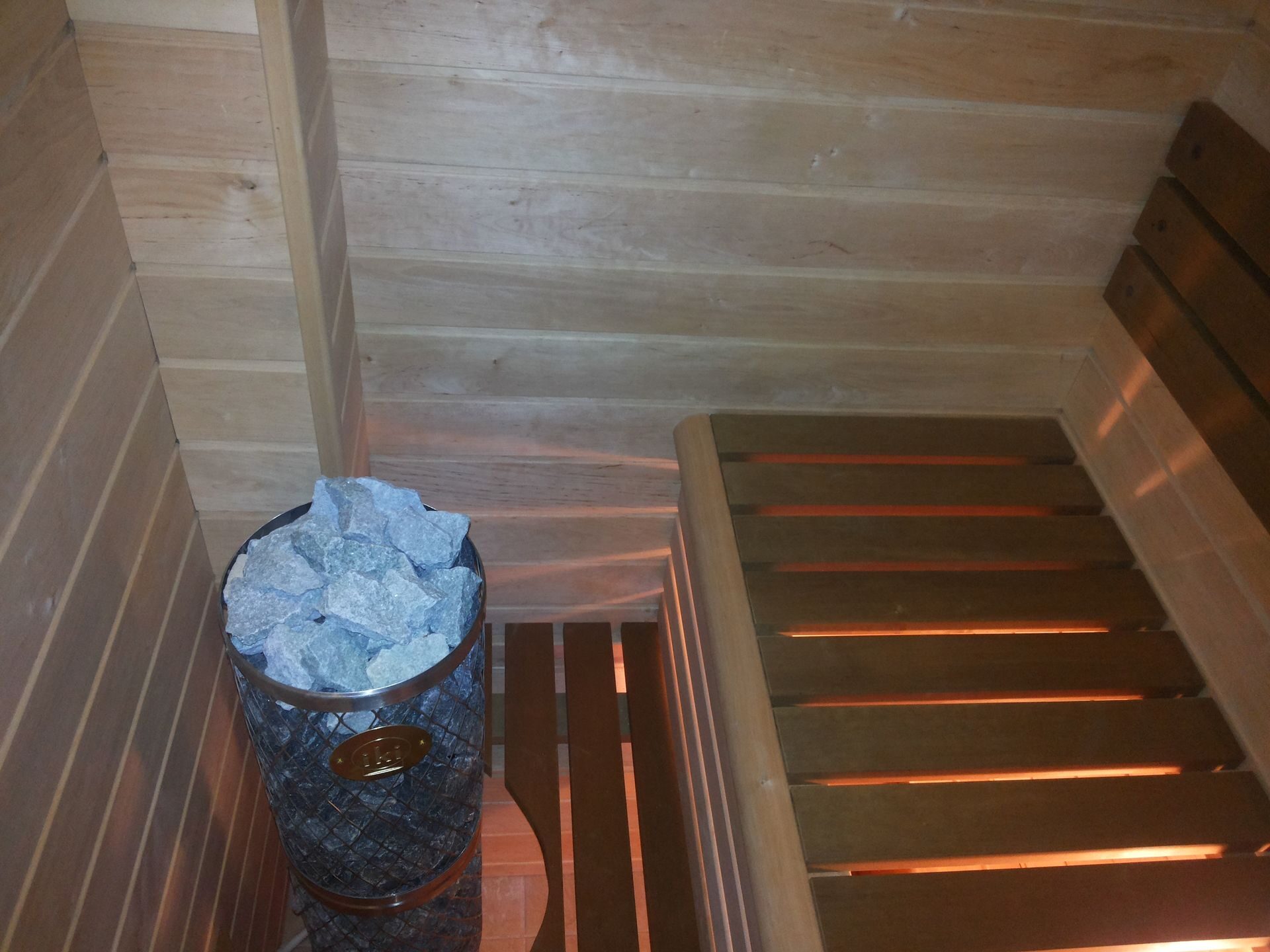 Сауна с электрокаменкой iki