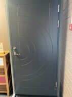 Дверь входная темно-серая фрезеровка с 2-х сторон